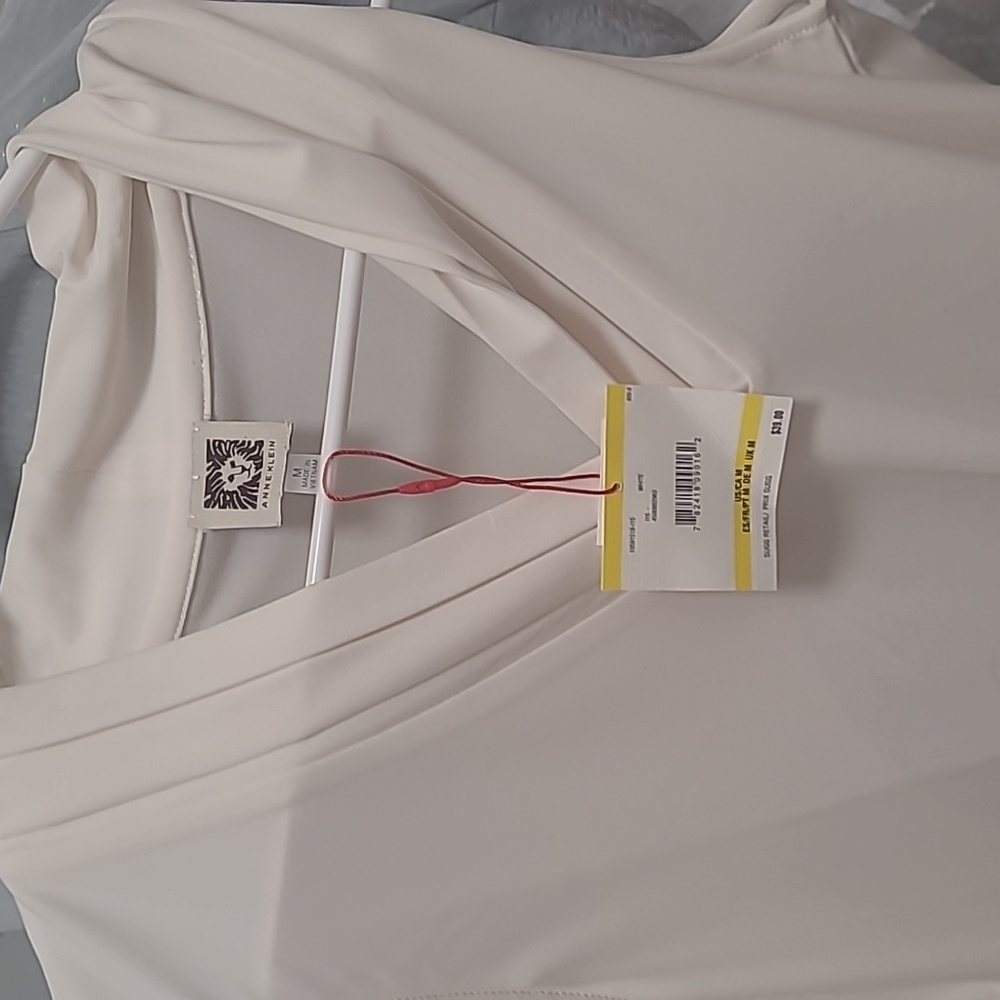 Tops - Picture 2 of 3